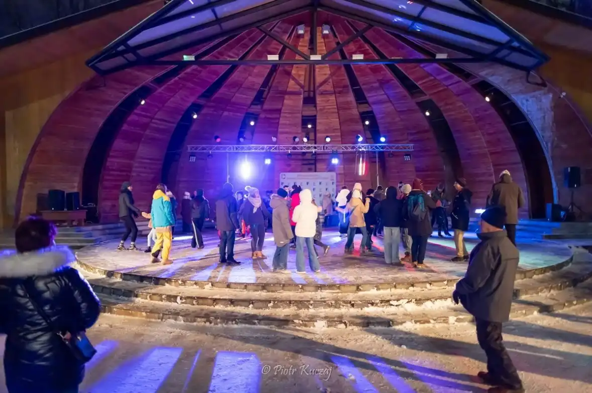 Rodzinny sylwester w Rabce Zdroju. Amfiteatr pełen radości