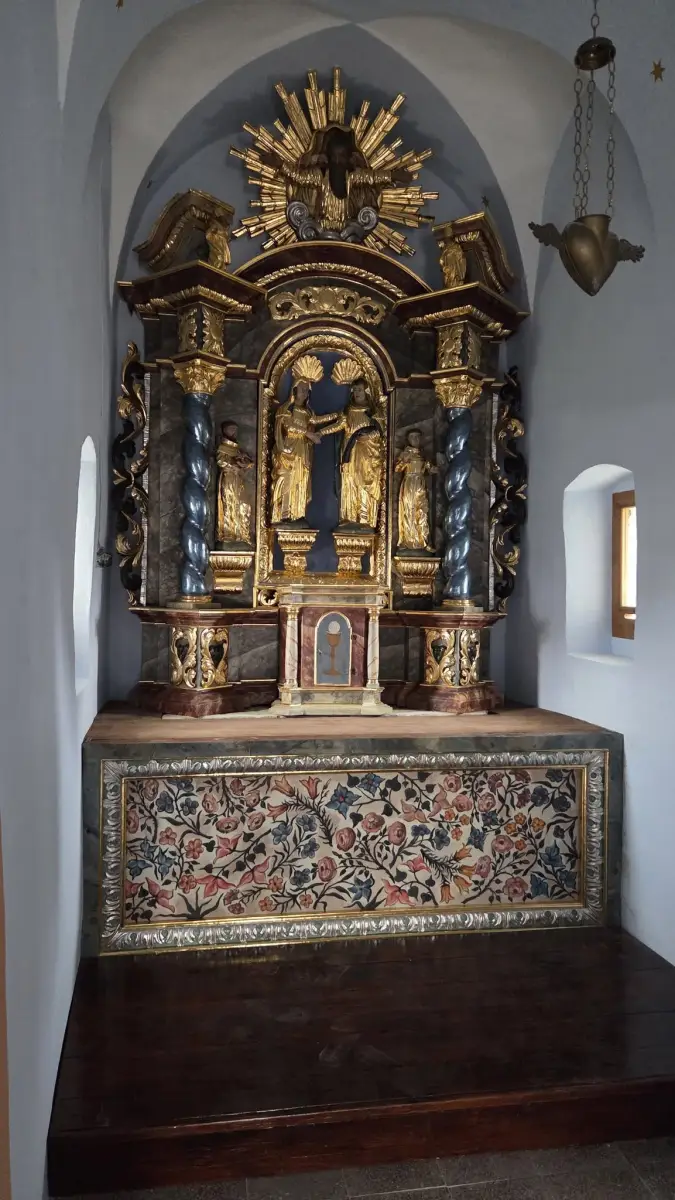 Frydman: zakończono konserwację ołtarza kapliczki pw. Nawiedzenia św. Elżbiety